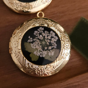 Victorian Haunting Locket Velvet Choker Necklace